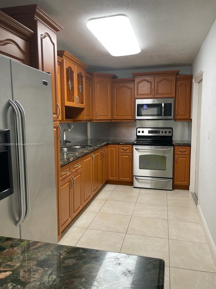 9417 76th St, Miami, FL 33173-3374