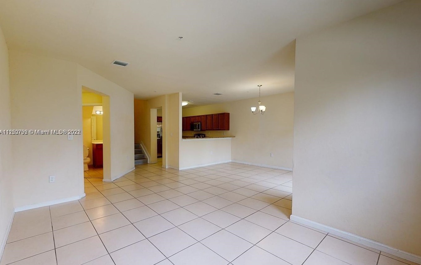 8960 Nw 97th Ave Apt 214, Miami, FL 33178