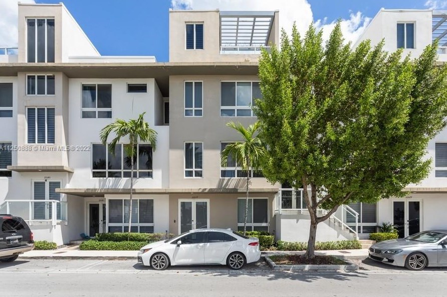 10537 66th St, Miami, FL 33178-5108