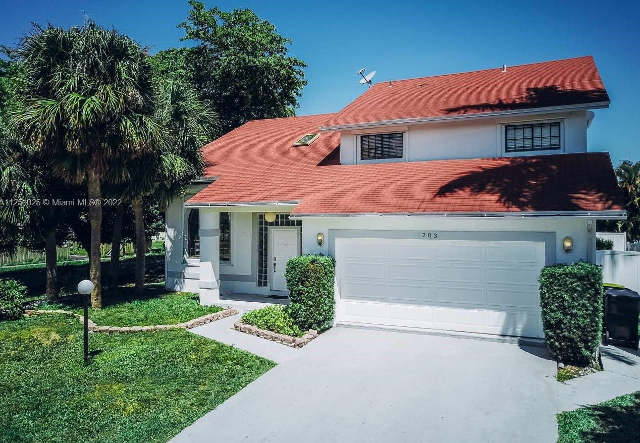 203 Se 8th St, Dania Beach, FL 33004