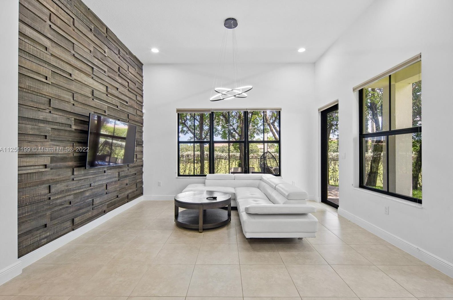 4009 Nw 85th Dr, Hollywood, FL 33024