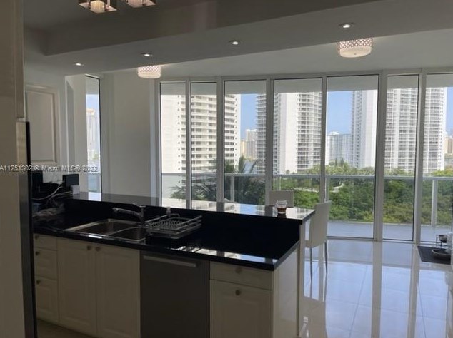 4100 Island Blvd #902, Miami, FL 33160