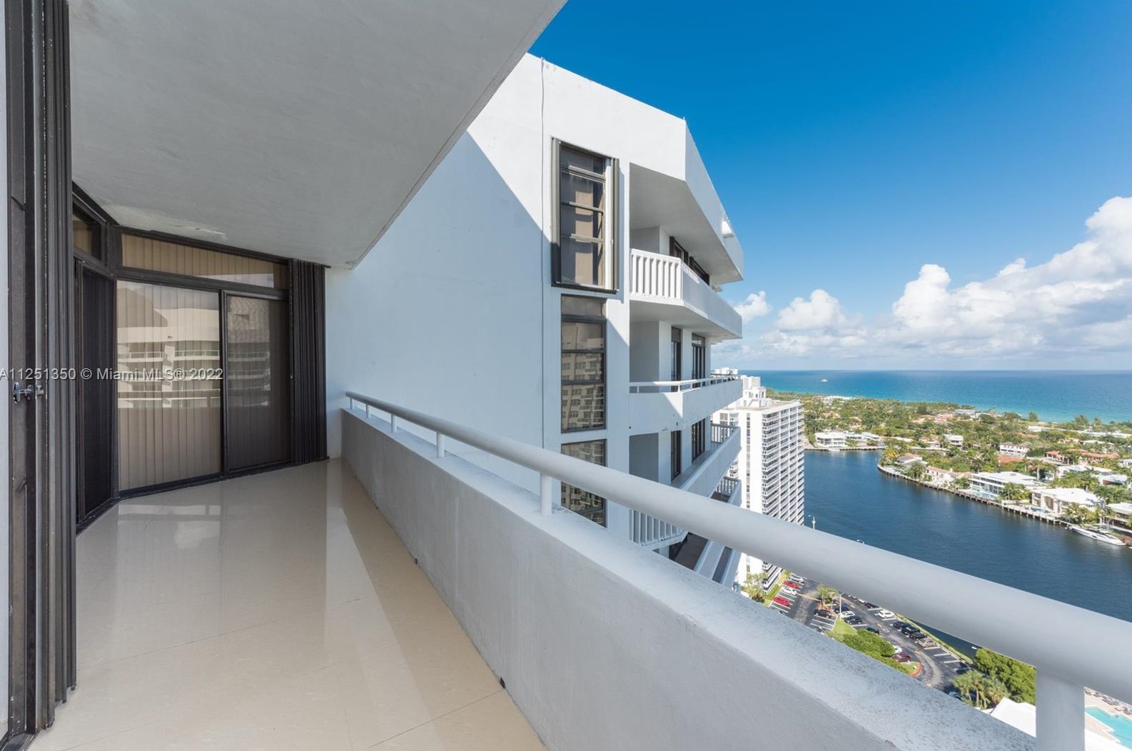 20281 E Country Club Dr #tw10, Miami, FL