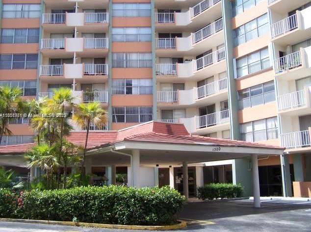 1200 Miami Gardens Dr, Miami FL  33179-4716 exterior