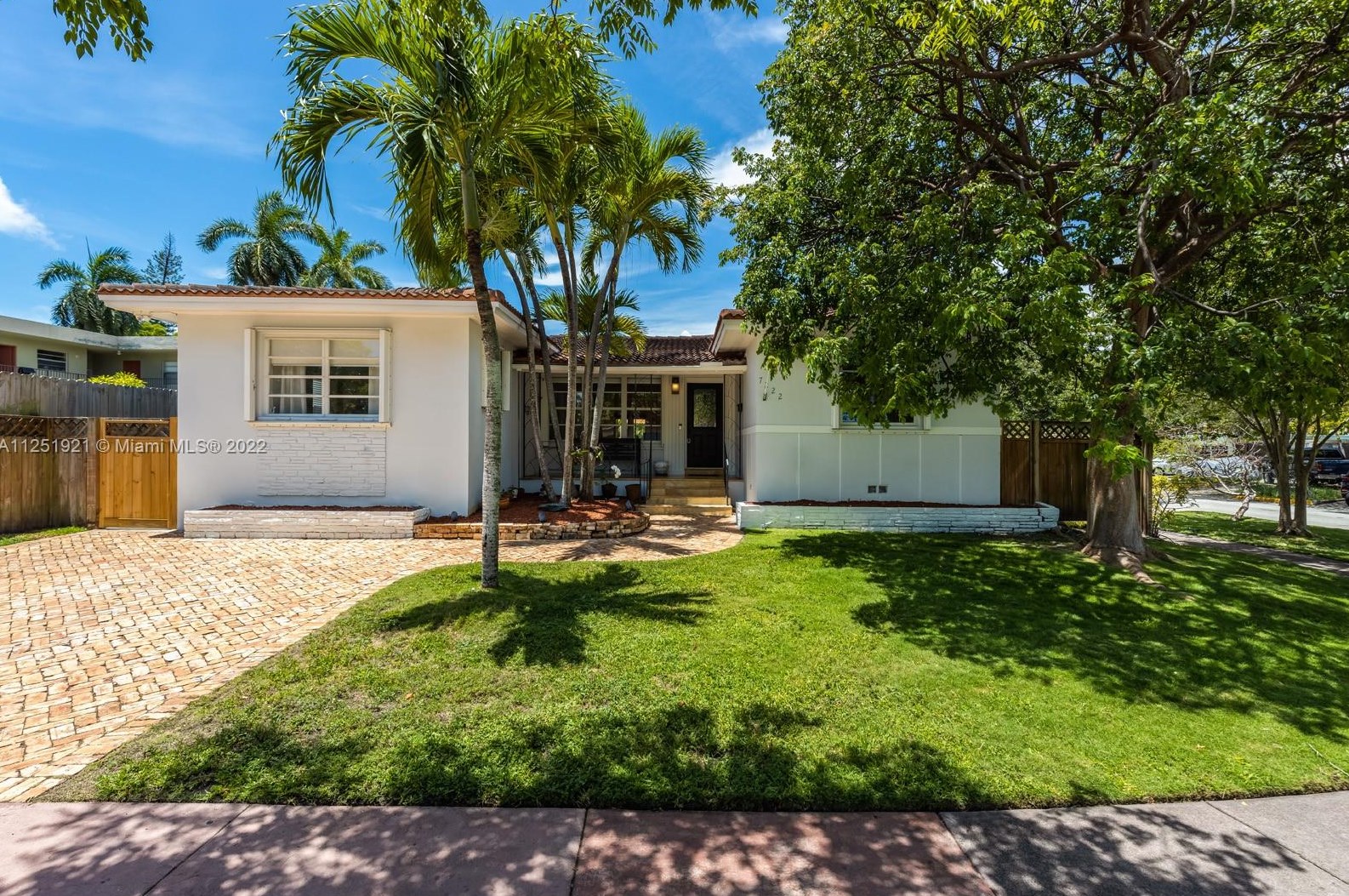 7222 Trouville Esplanade, Miami, FL 33141