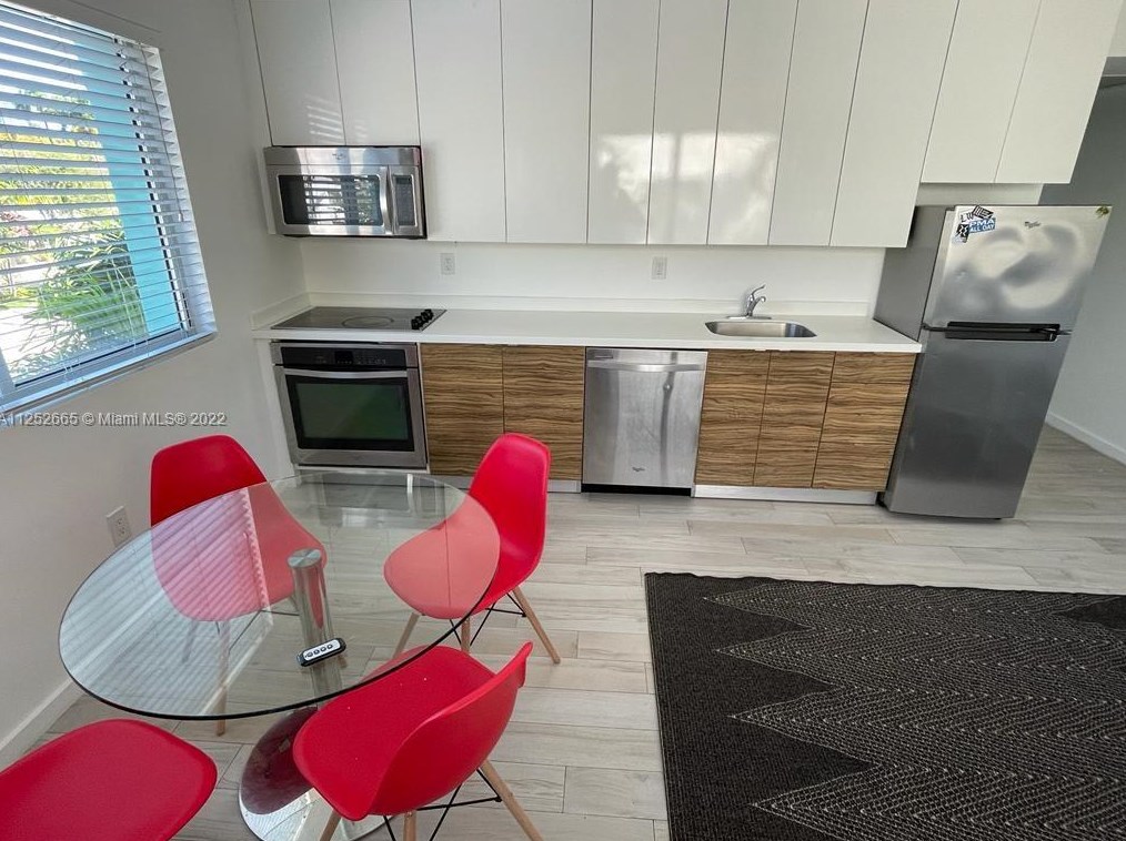 820 15th St #201, Miami, FL 33139