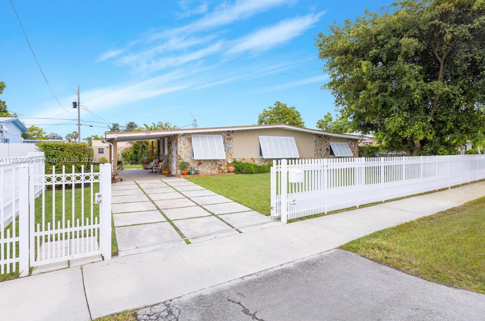 5010 111th Ave, Miami, FL 33165-6137