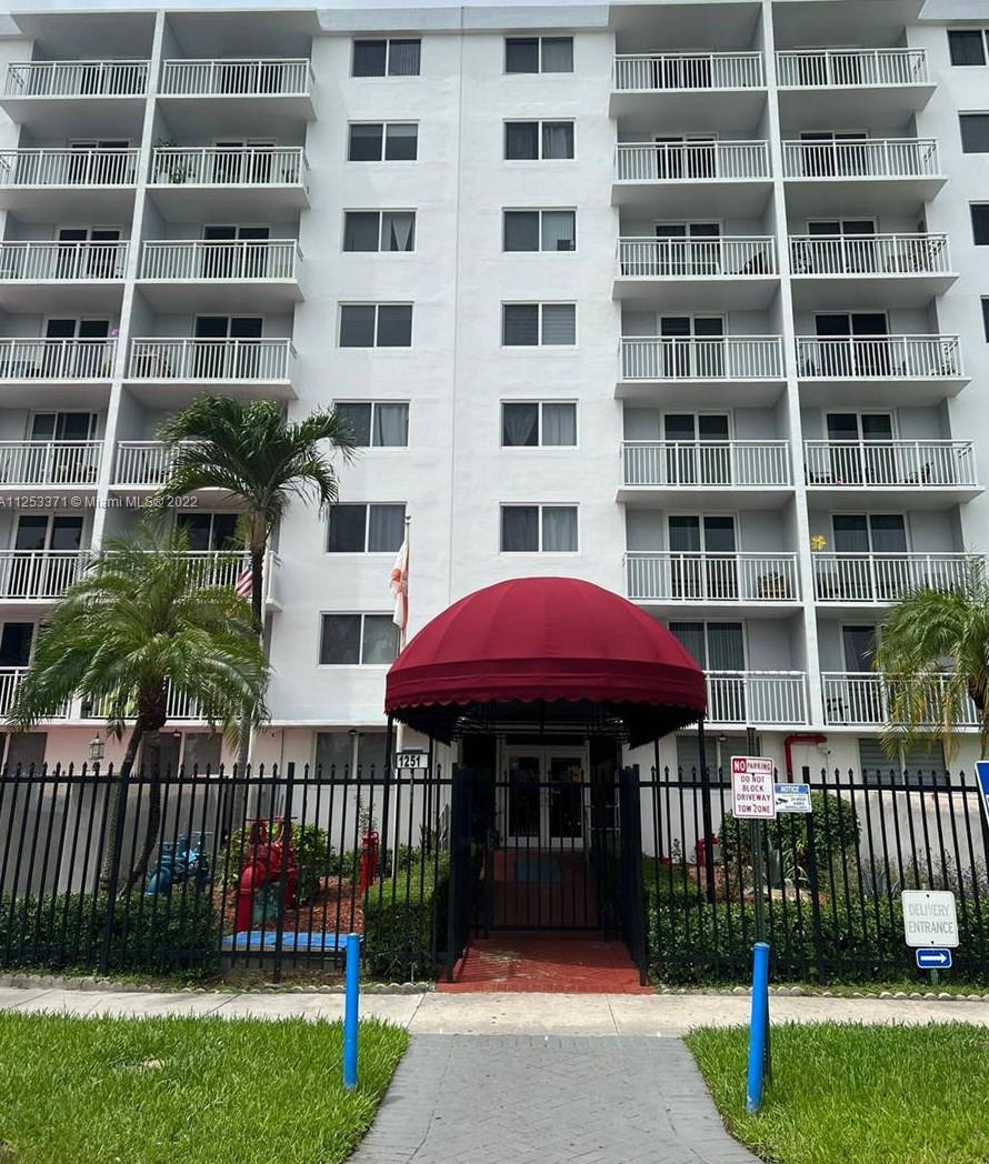 1251 Ne 108th St #412, Miami, FL 33161
