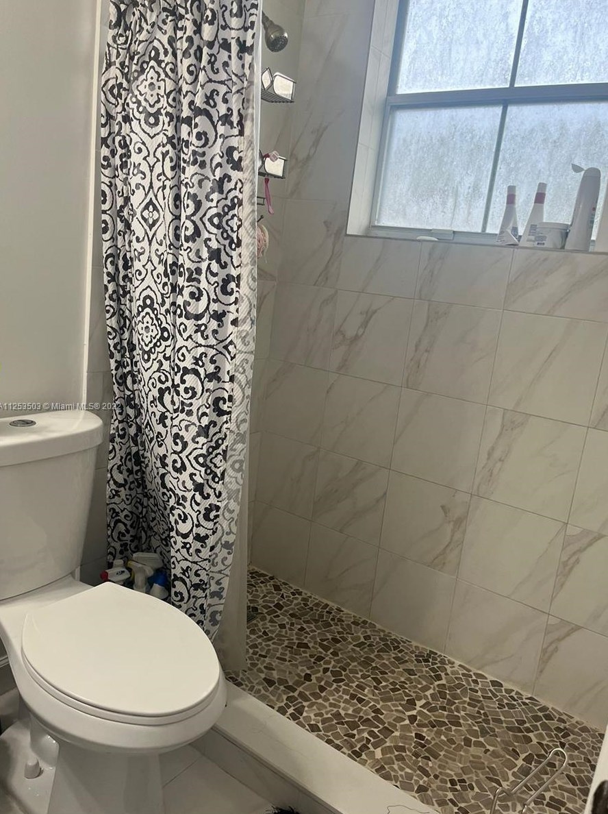 6016 116th Pl, Miami FL  33178-4522 exterior