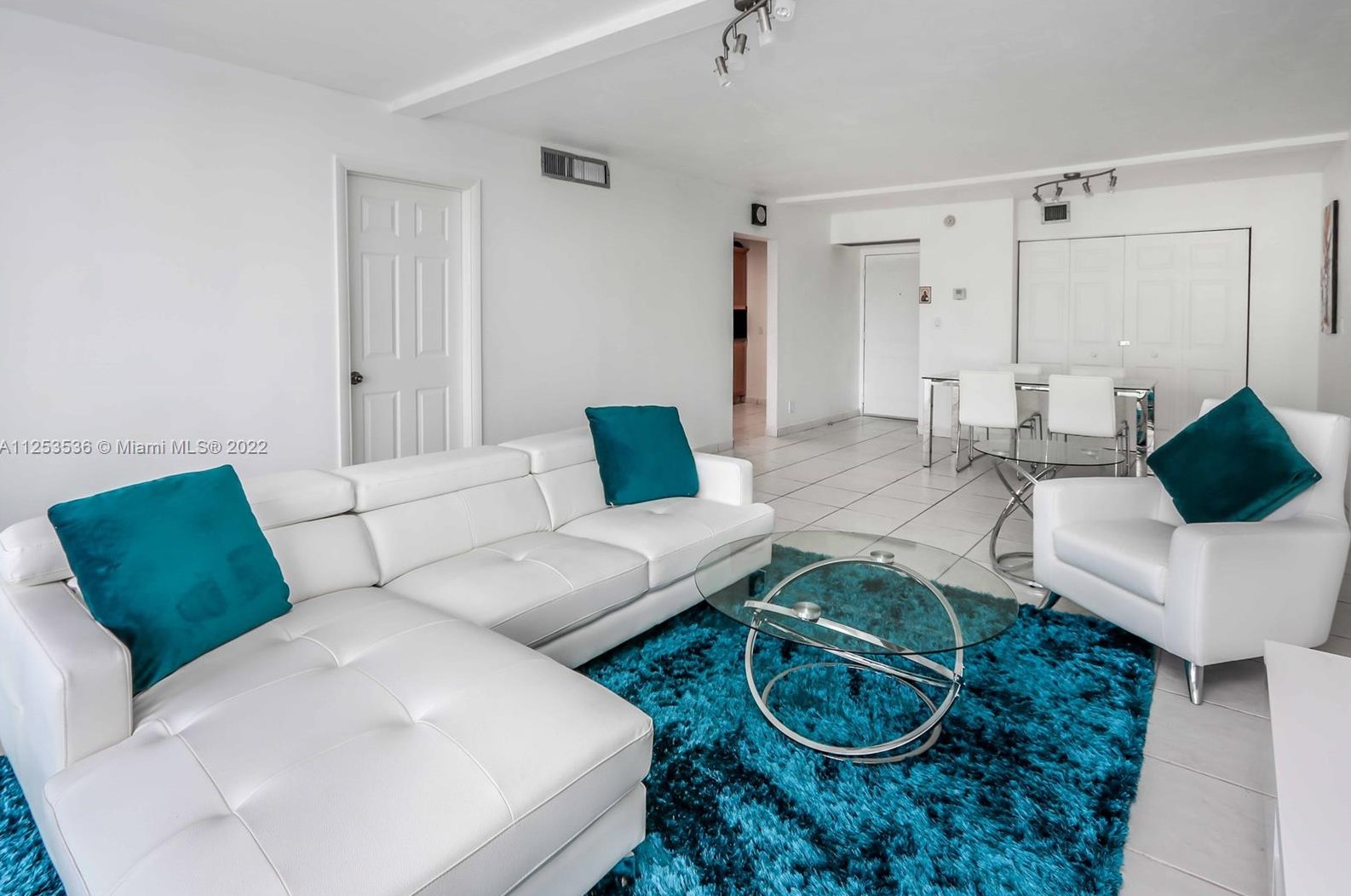 100 Bayview Dr #631, Miami, FL 33160