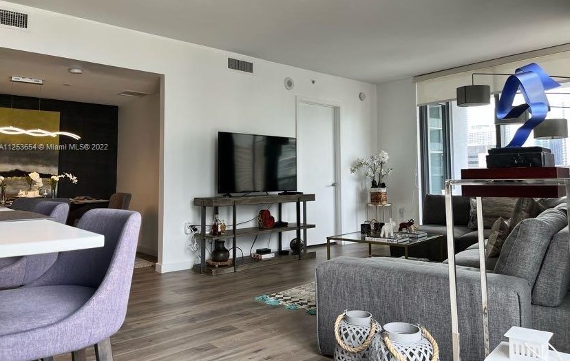 31 Se 6th St Apt 1701, Miami, FL 33131
