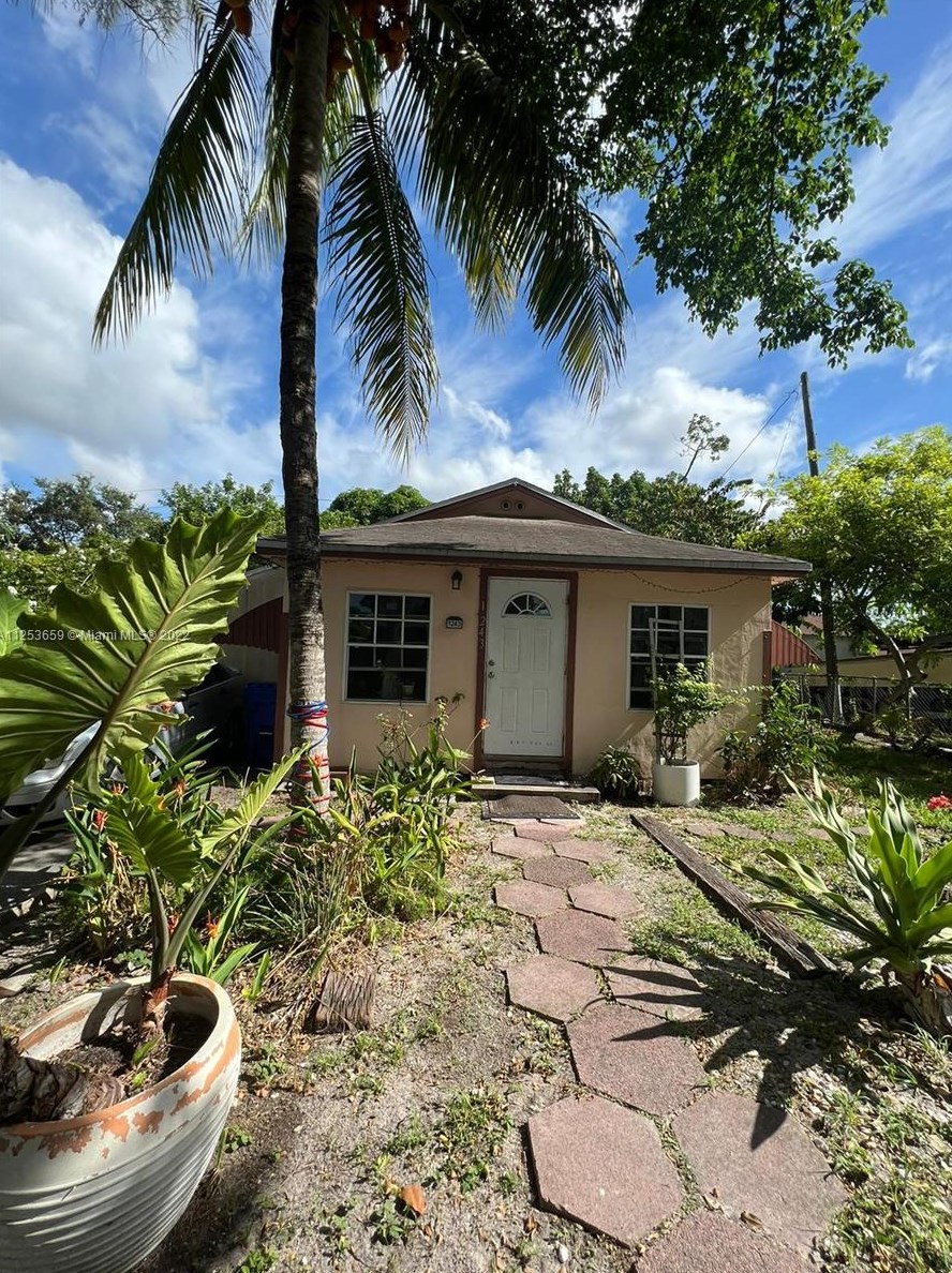 1243 159th St, Miami FL  33162-5417 exterior