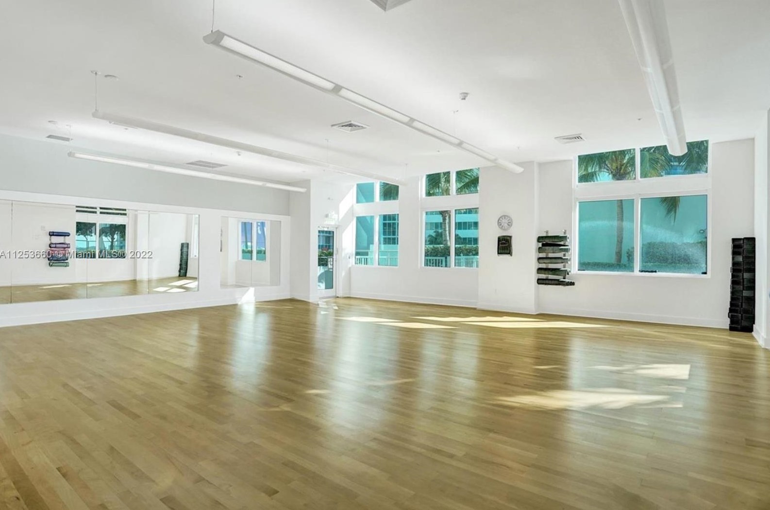 1900 Bayshore Dr, Miami FL 33133-3217 exterior