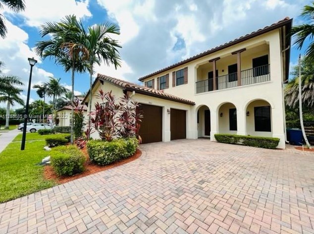 8561 Nw 38th St, Hollywood, FL 33024