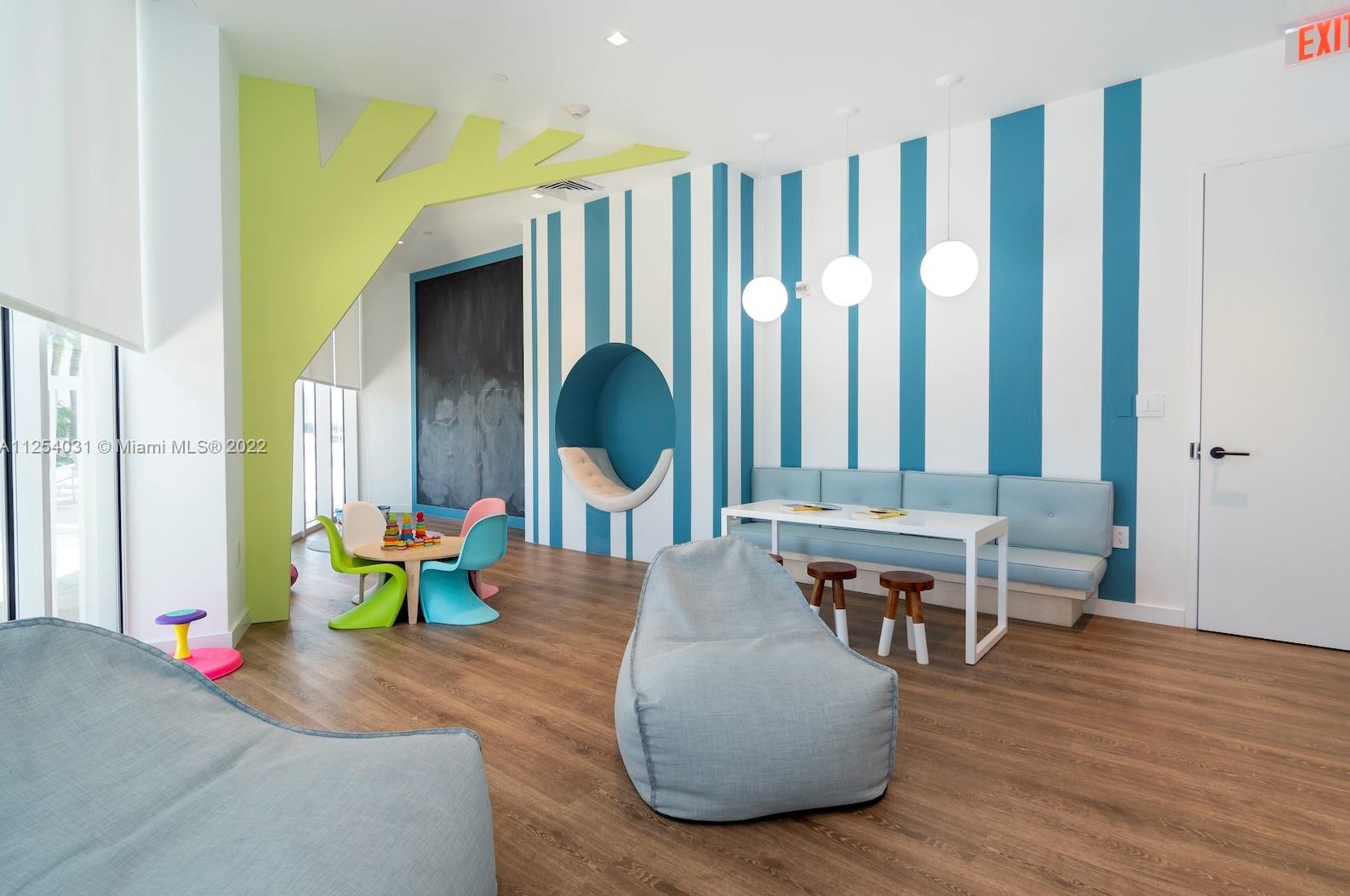 4100 Island Blvd, Miami FL 33160-5272 exterior