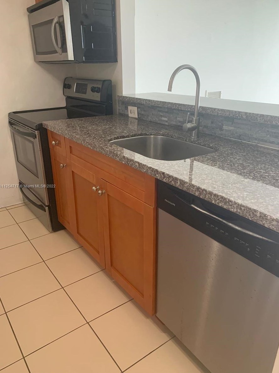 7601 E Treasure Dr #909, Miami, FL 33141