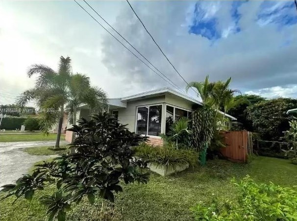 6765 38th St, Miami, FL 33155-3726