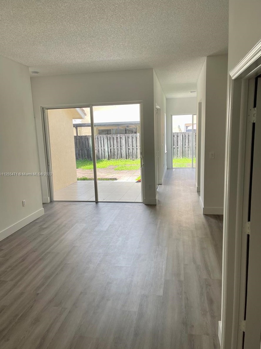 8204 163rd Ct, Miami, FL 33193-5121