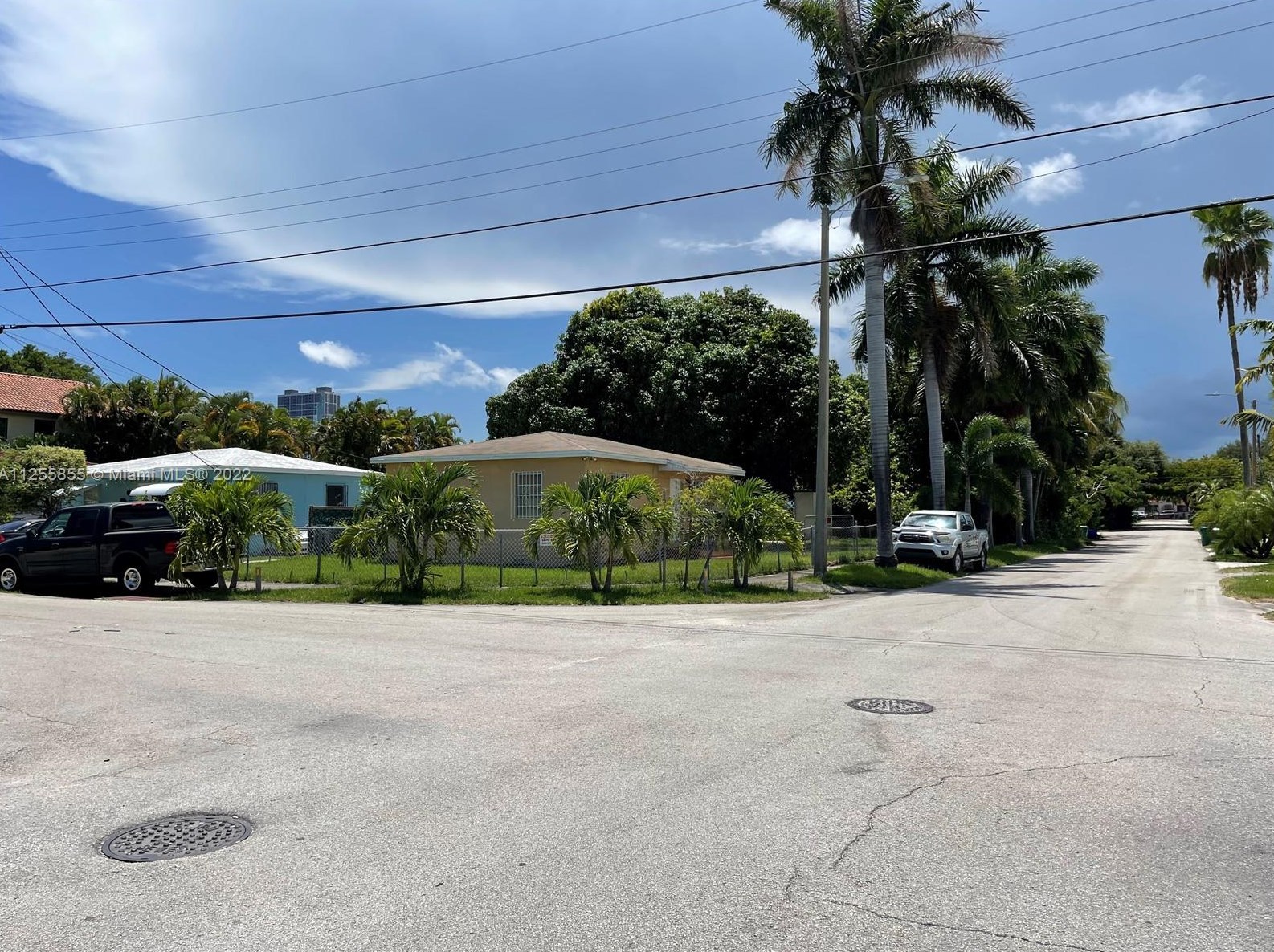 3300 27th Ter, Miami, FL 33133-2820