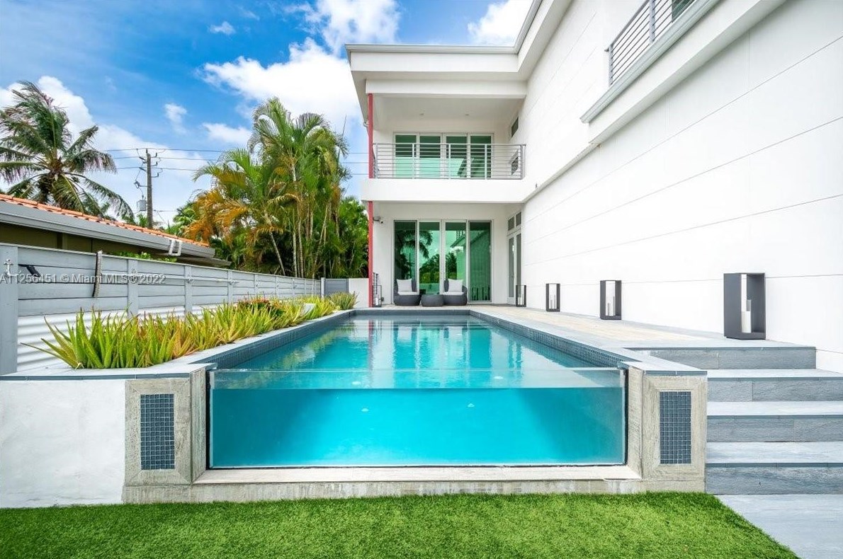 1243 Washington St, Hollywood, FL 33019-1810