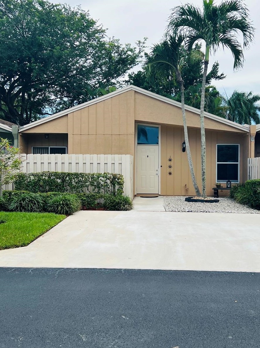 22273 Woodborn Dr #22273, Boca Raton, FL 33428