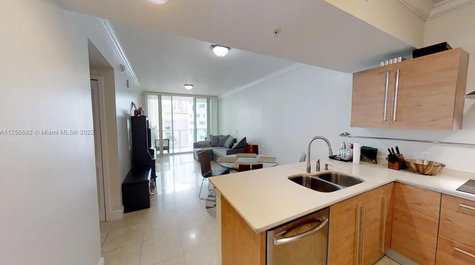 218 Se 14th St #1106, Miami, FL 33131