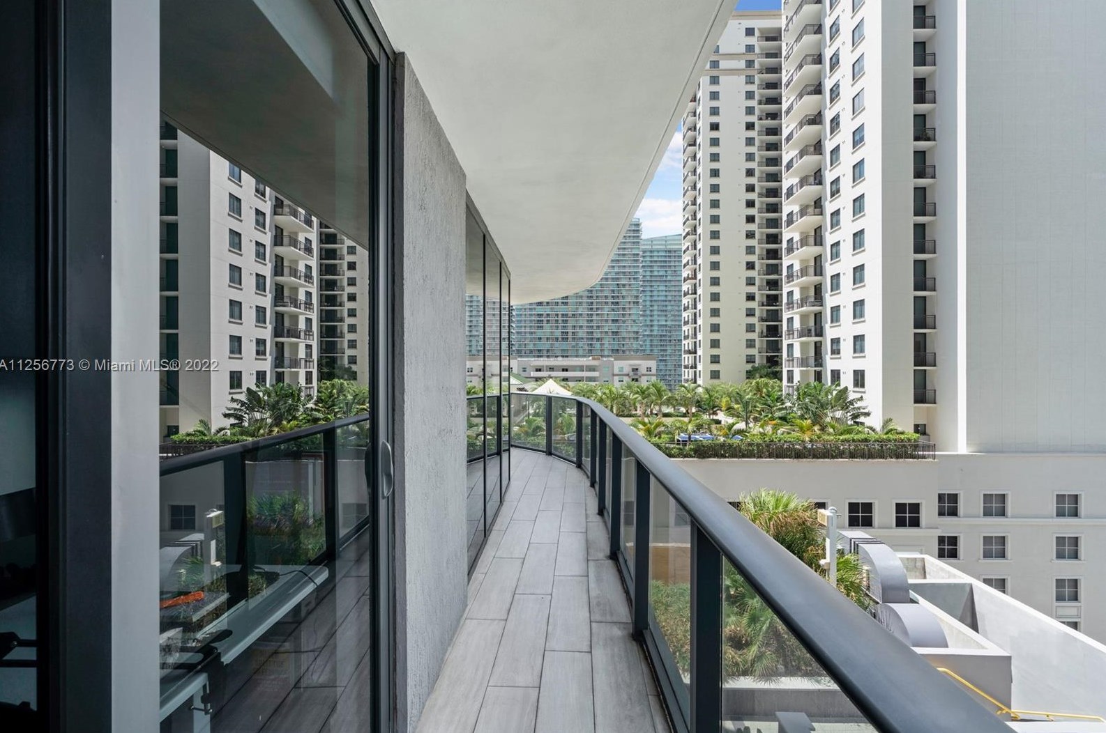 55 9th St, Miami FL 33132-1714 exterior