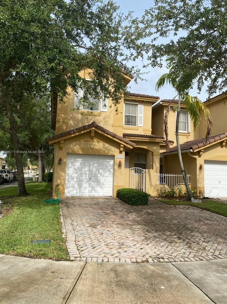 6325 165th Pl, Miami, FL 33193-4486