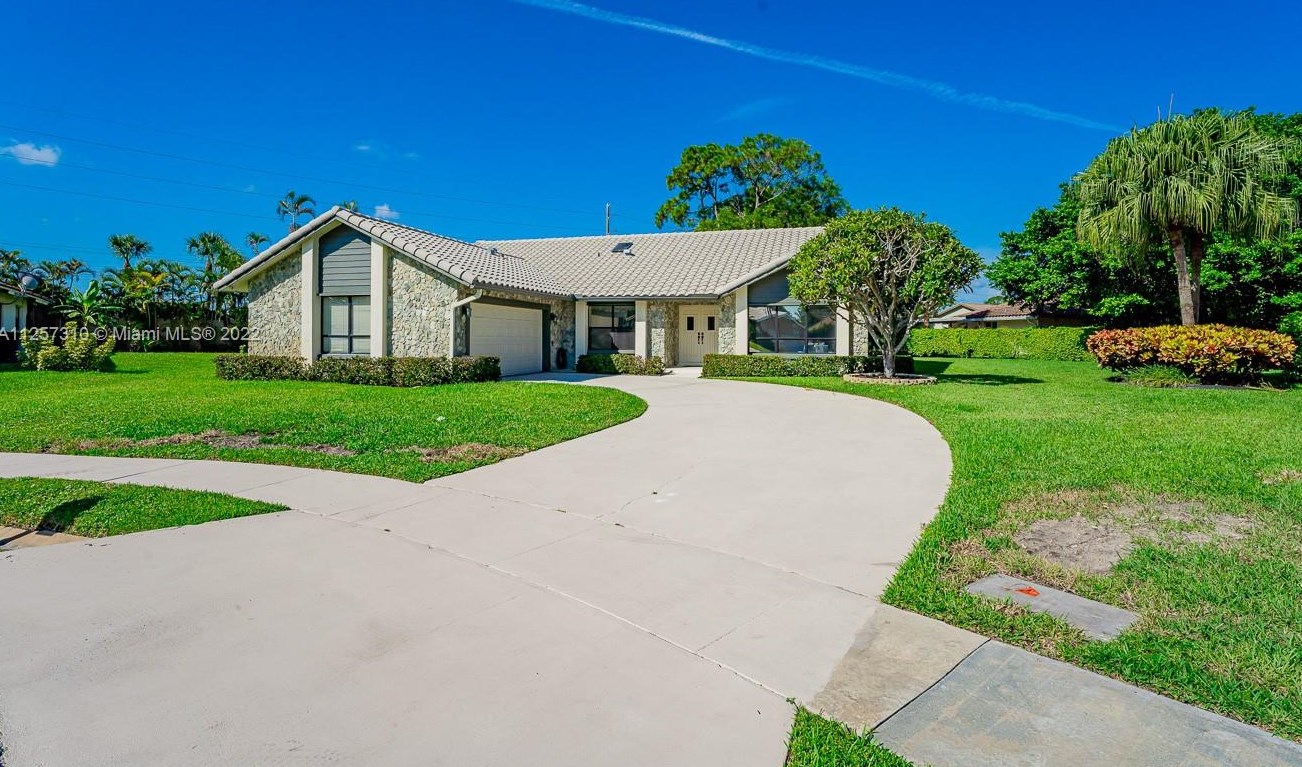 21947 Holly Tree Way, Boca Raton, FL 33428-3039