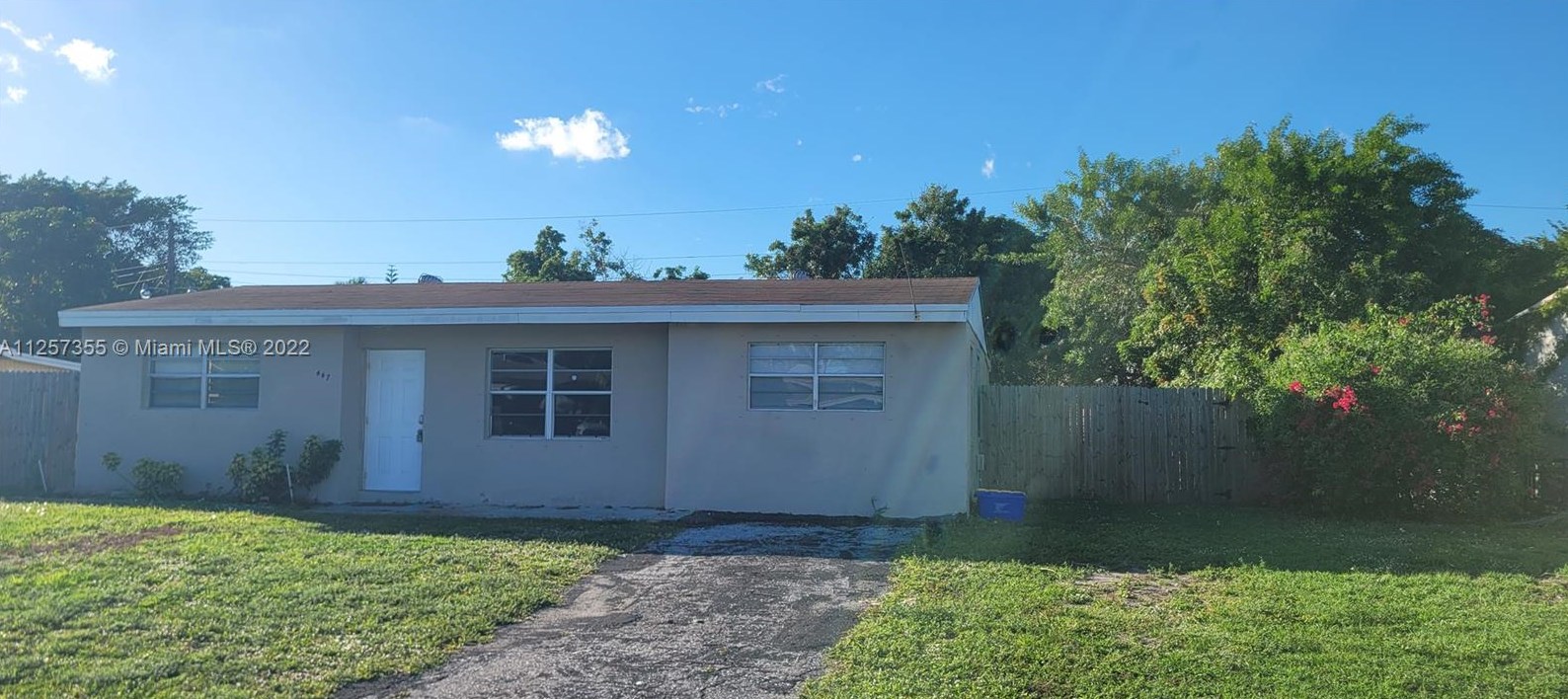 447 Cheyenne Dr, Lake Worth, FL 33462-2201