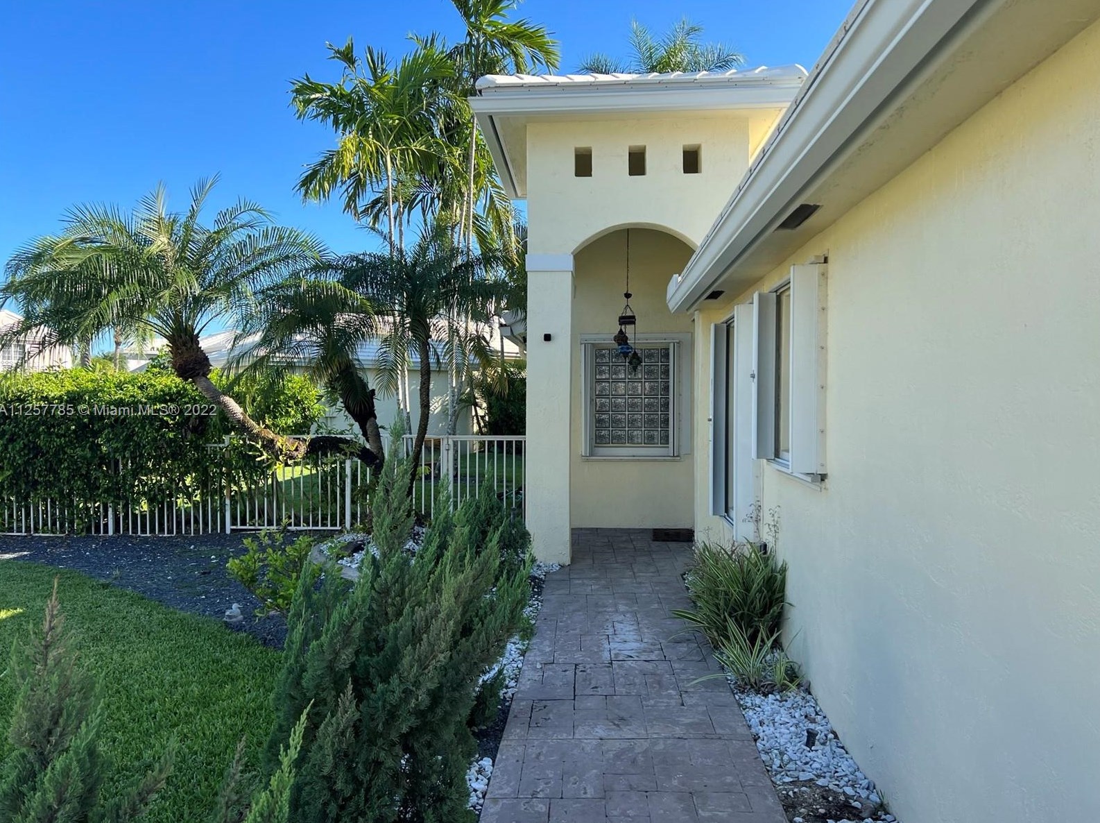 15200 Wilshire Way, Hollywood, FL 33027-2213