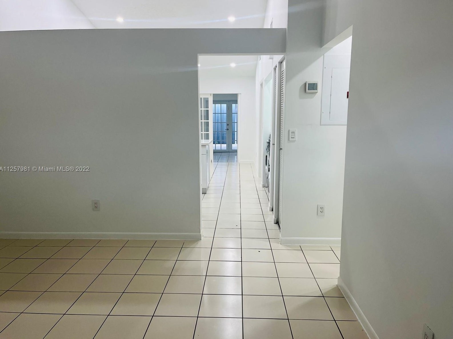 2122 W 53rd St, Hialeah, FL 33016