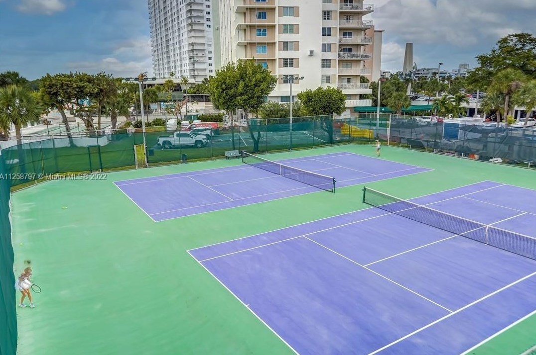 100 Bayview Dr, Miami FL  33160-4772 exterior