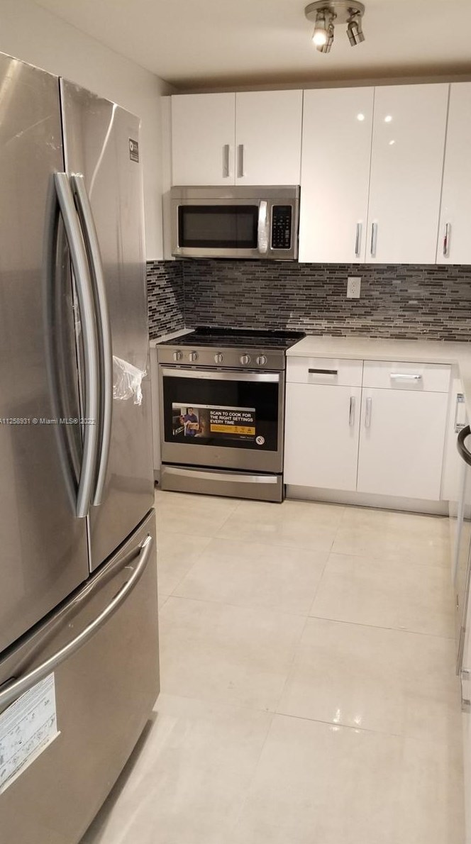 16710 Ne 9th Ave Apt 410, Miami, FL 33162