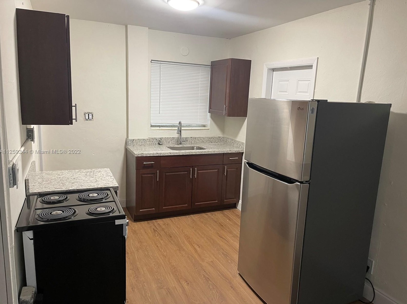 595 121st St, Miami, FL 33161-6266