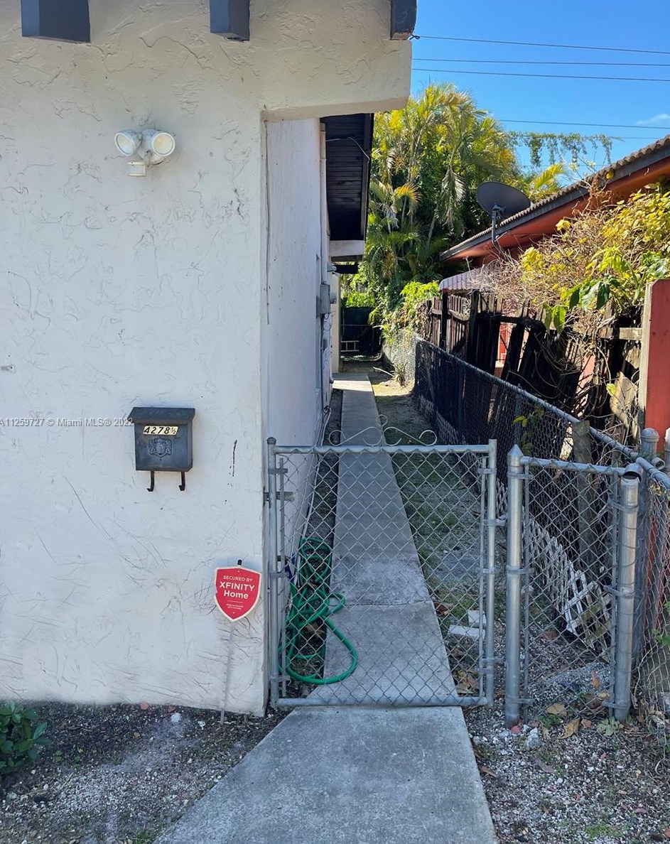 4278 9th Ter, Miami FL 33134-2626 exterior