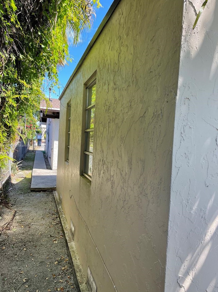 4278 9th Ter, Miami FL 33134-2626 exterior