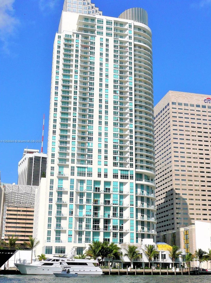 300 Biscayne Blvd, Miami FL  33131-5308 exterior