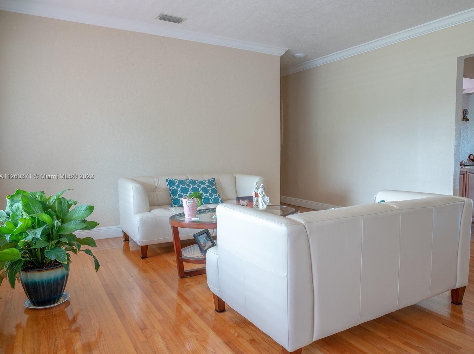 990 Meadow Lark Ave, Miami, FL 33166-3219