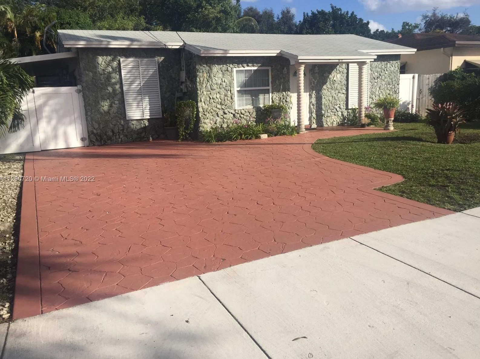 5637 Pierce St, Hollywood, FL 33021-6242
