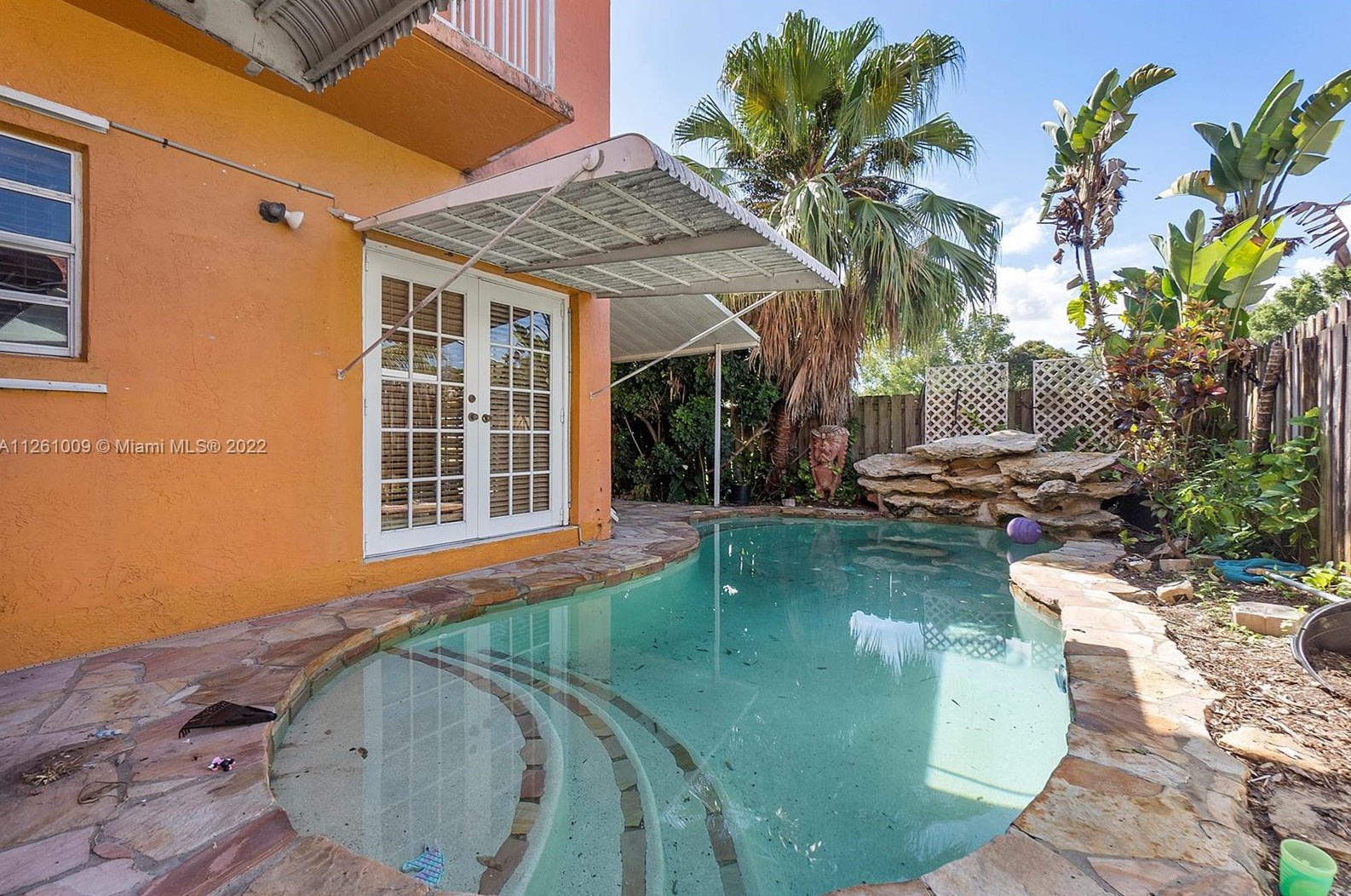 15618 63rd Ter, Miami, FL 33193-2802