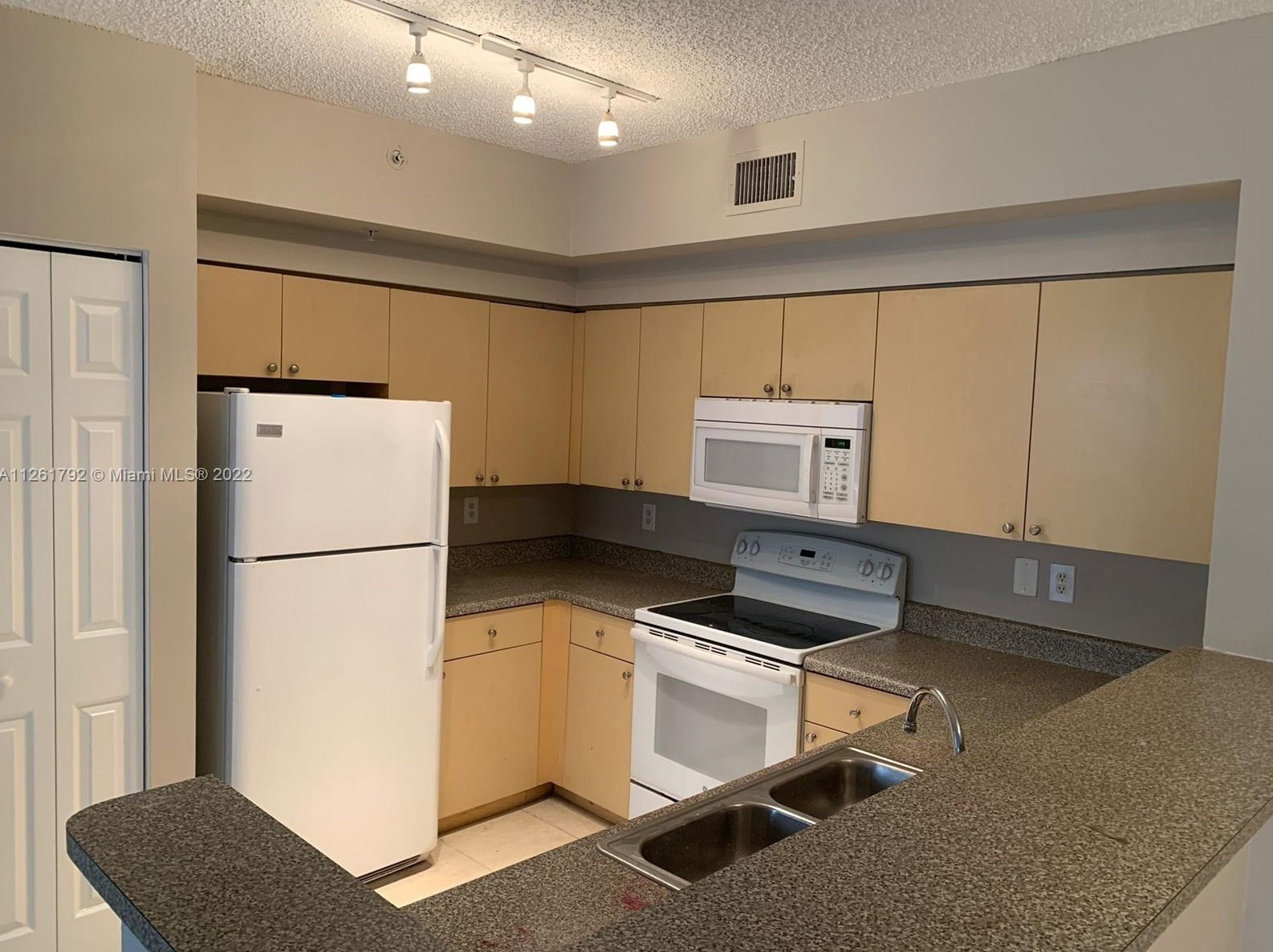2151 W Preserve Way Apt 201, Hollywood, FL 33025