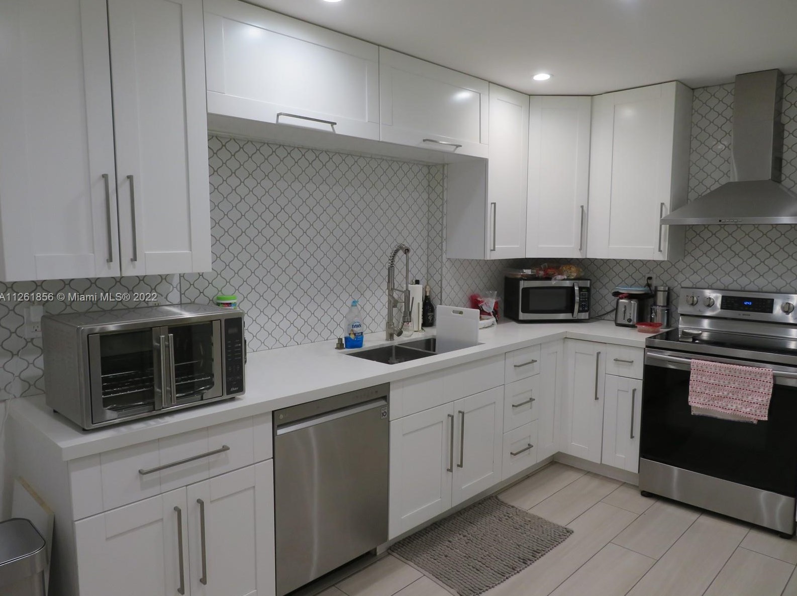 8660 Beekman Dr, Hollywood, FL 33025