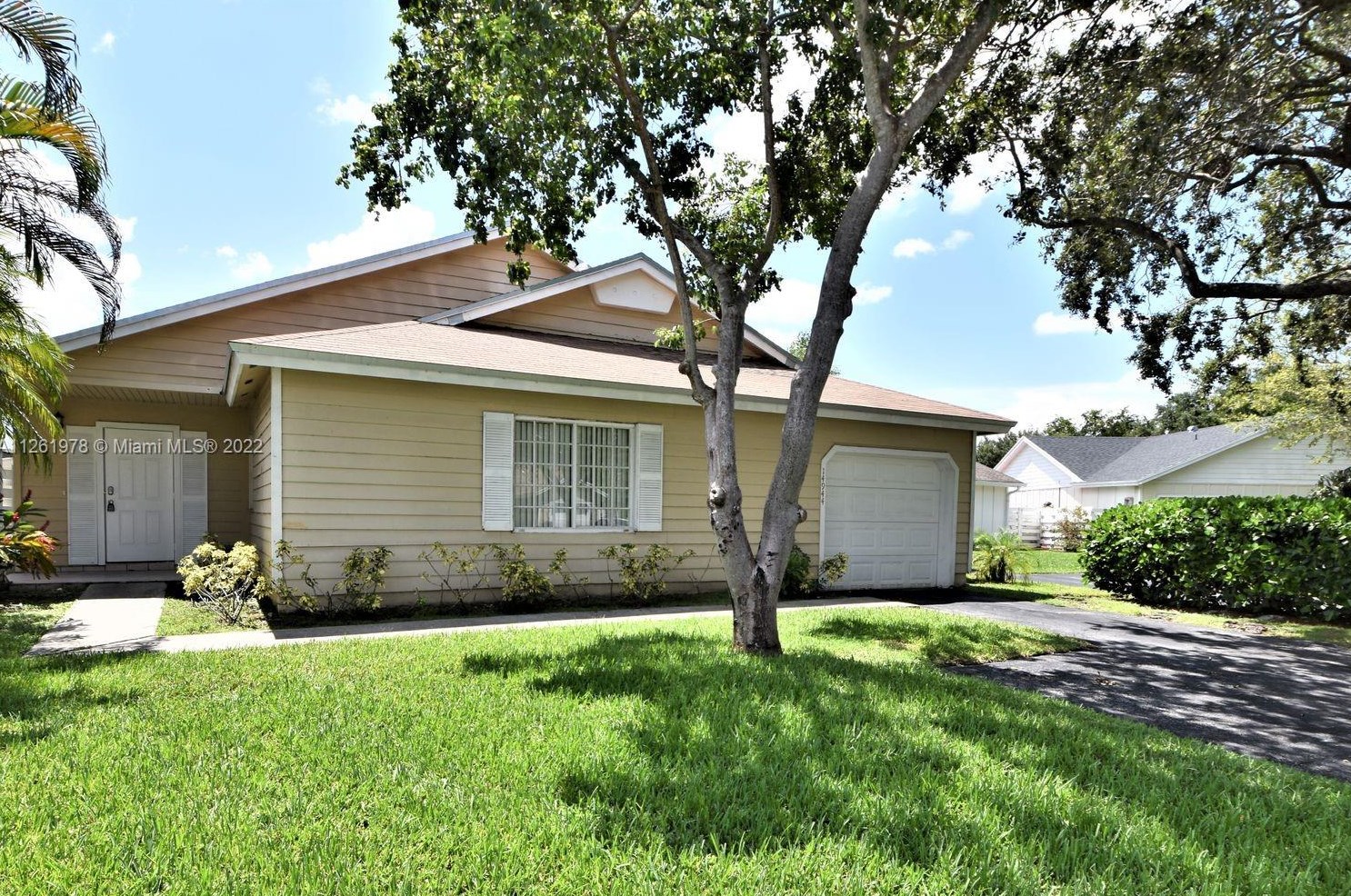 14944 142nd Pl, Miami, FL 33186-8100