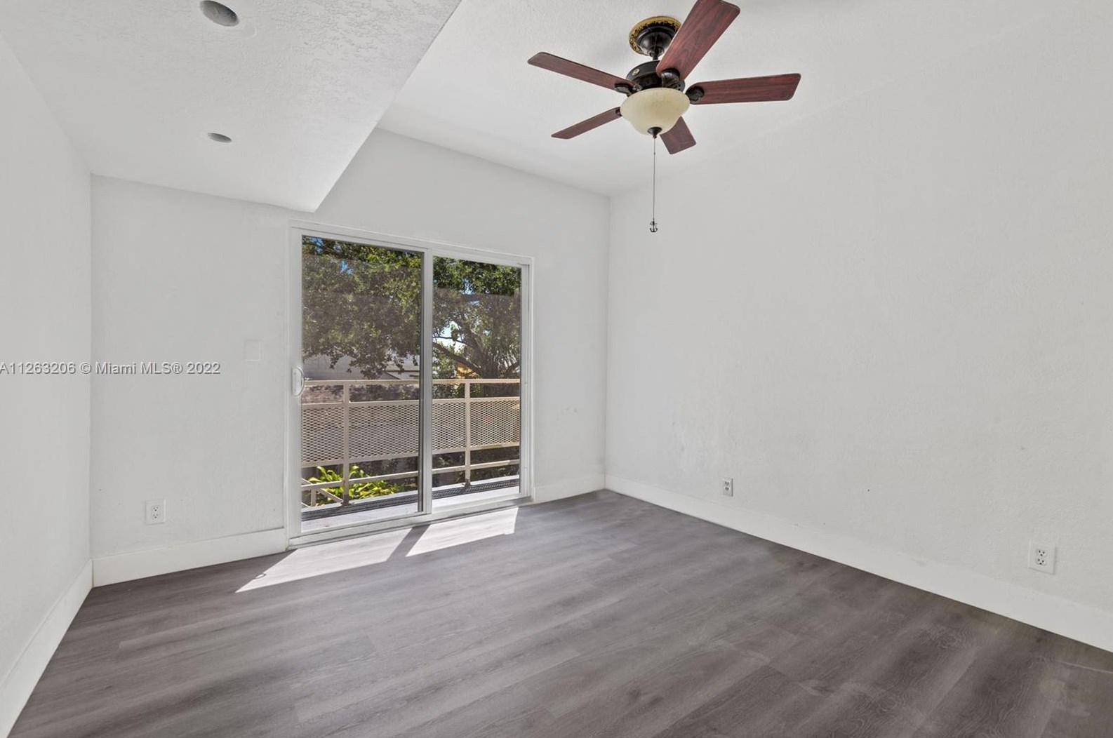 30 Sw 5th St #1, Dania Beach, FL 33004