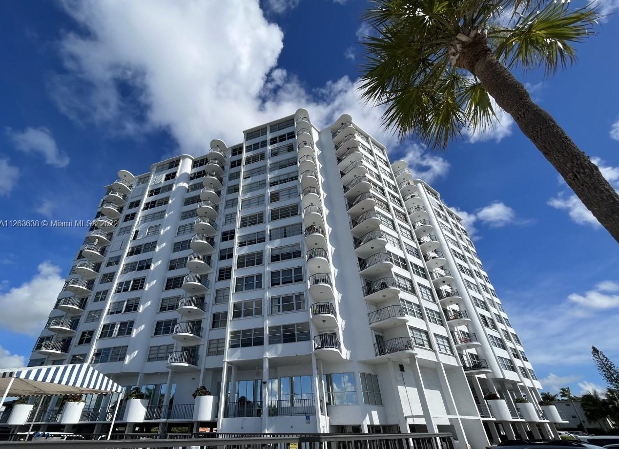 11930 N Bayshore Dr #805, Miami, FL 33181