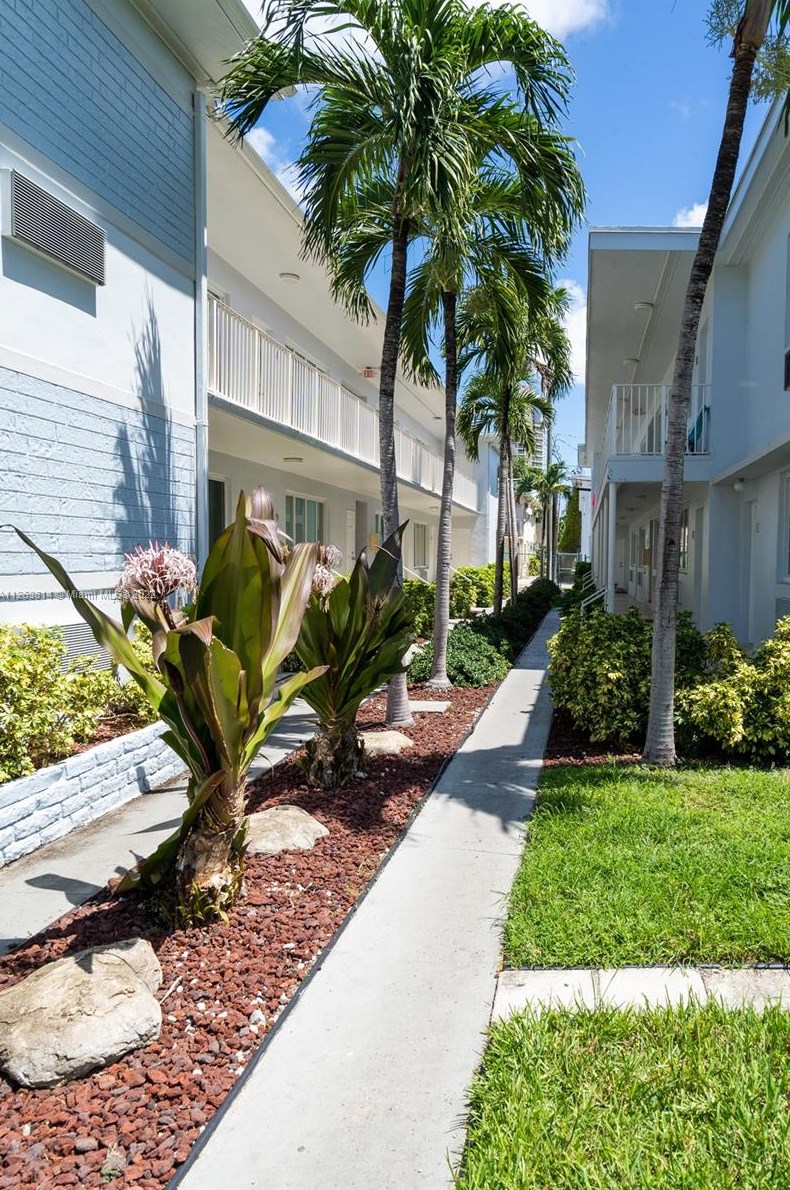 7325 Carlyle Ave, Miami, FL 33141-2616