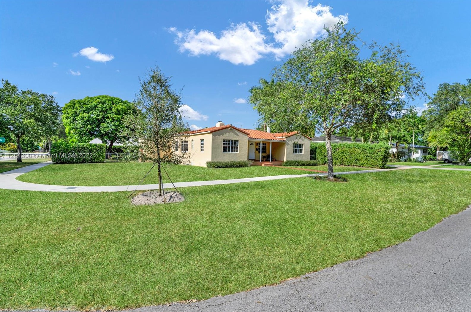 805 95th St, Miami, FL 33138-2516