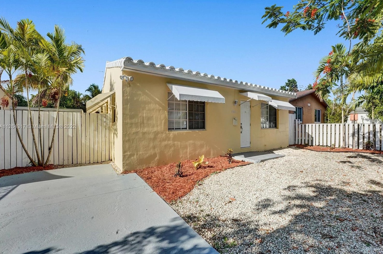 2323 Wilson St, Hollywood, FL 33020-2652