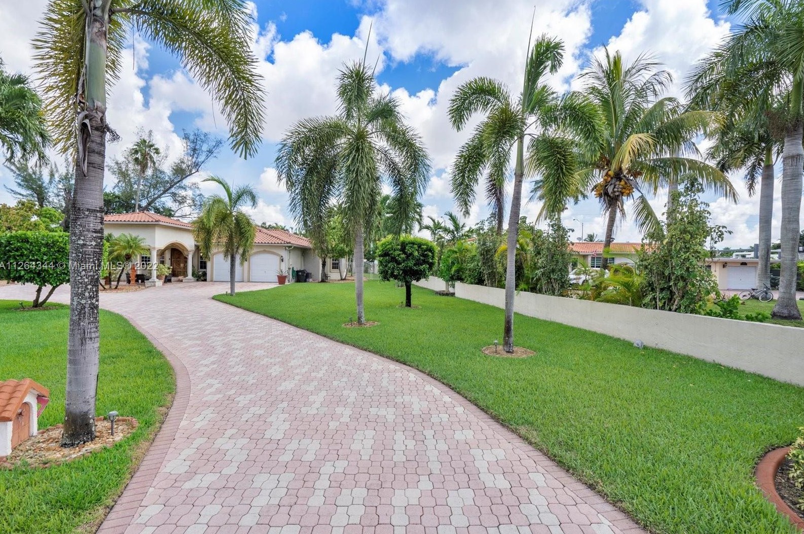 105 Royal Poinciana Blvd, Miami, FL 33166-6134